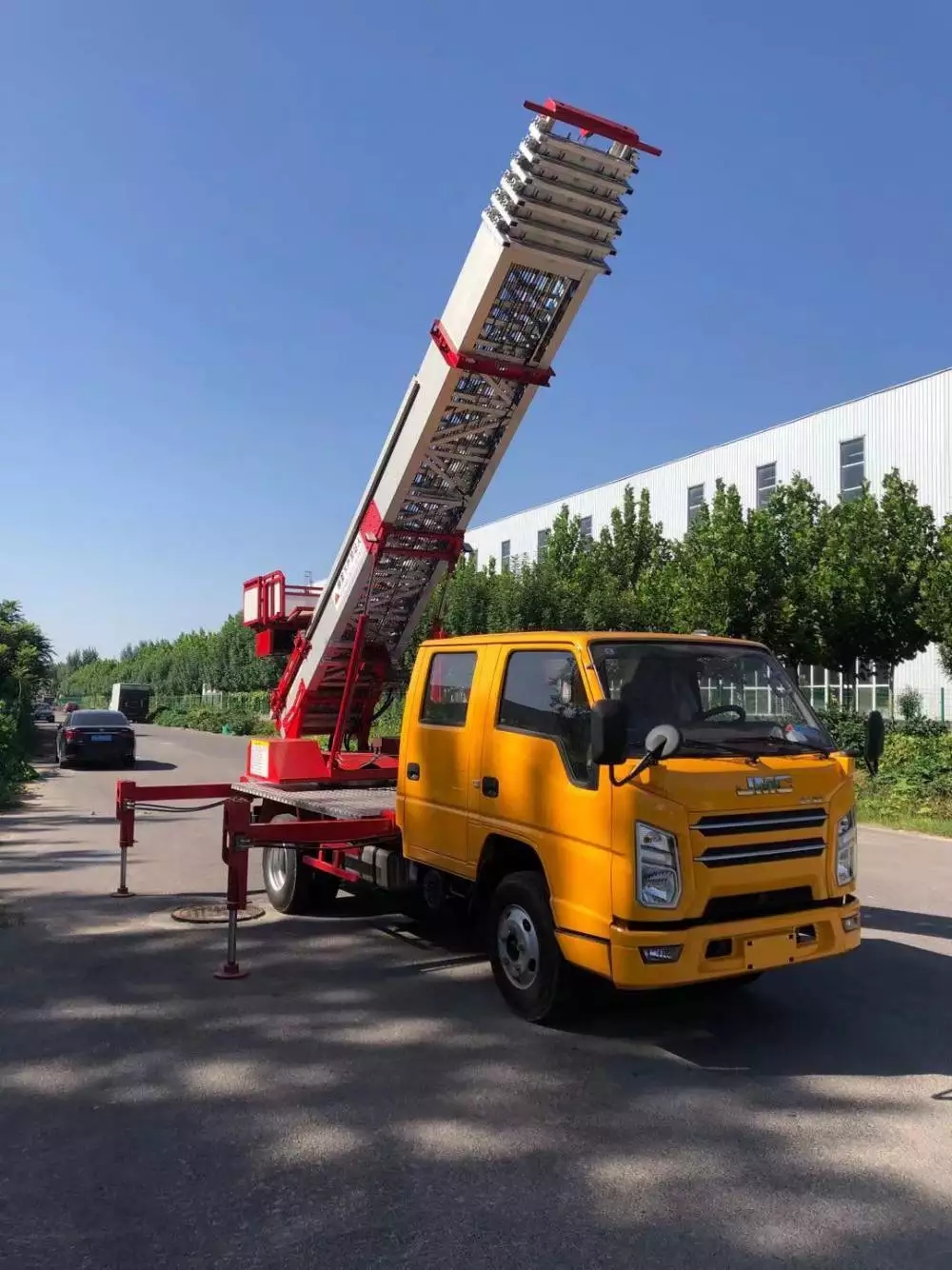 若尔盖附近的云梯车出租服务：轻松解决高空作业需求