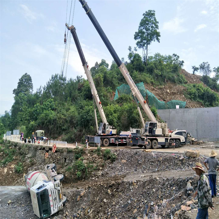 若尔盖汽车掉沟里叫吊车救援要多少钱
