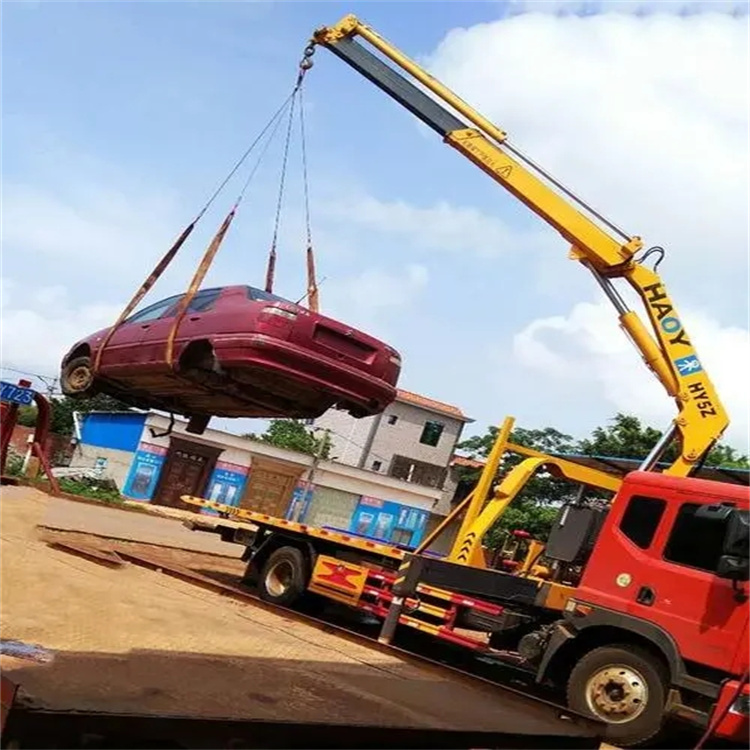 若尔盖吊车吊汽车的正确方法